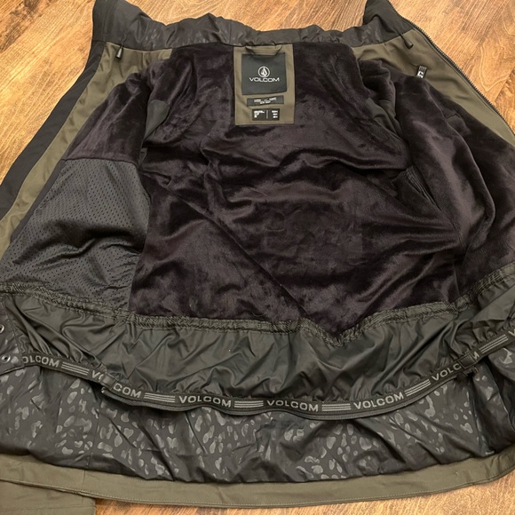 Volcom Snowboarding/Ski Jacket - Picture 5 of 6